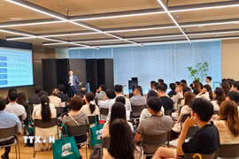 Diễn đàn là nơi kết nối, giao lưu, chia sẻ kinh nghiệm của những người Việt trẻ về đầu tư, tài chính. (Ảnh: Bùi Hà/TTXVN)