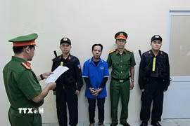 Đối tượng Thạch Kim Thái tại cơ quan công an. (Ảnh: TTXVN phát)
