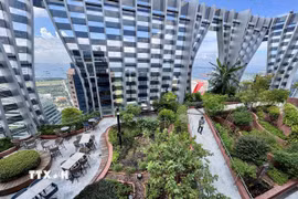 Singapore cho thấy khả năng thích ứng với công nghệ mới không chỉ phụ thuộc vào đầu tư hạ tầng hay ban hành chính sách, mà đòi hỏi phải có cả sự điều chỉnh đồng bộ về thể chế, tổ chức bộ máy, nguồn nhân lực và phương thức hợp tác giữa nhà nước với doanh nghiệp. (Ảnh: Thống Nhất/TTXVN)