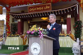 Đại sứ Việt Nam tại Cộng hòa LB Đức Nguyễn Đắc Thành phát biểu tại Đại lễ. (Ảnh: Thu Hằng/TTXVN tại Đức)