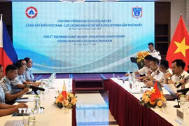 Chương trình giao lưu sỹ quan trẻ Cảnh sát biển Việt Nam và Lực lượng Bảo vệ bờ biển Philippines. (Ảnh: Trần Tĩnh/TTXVN)