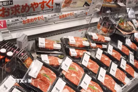 Thịt bò được bày bán tại siêu thị ở Tokyo, Nhật Bản. (Ảnh: Kyodo/TTXVN)