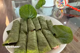 Chả lá lốt - Món ăn thấm đẫm hồn quê và nếp sống người Việt, tiếng thơm bay xa vượt ra ngoài biên giới với xưng danh "món ăn ngon nhất hành tinh". (Ảnh: Thái Hà/Vietnam+)