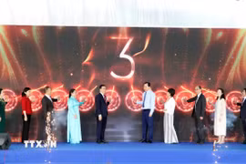 Nghi lễ nhấn nút khánh thành và khai giảng trường Trung cấp kỹ năng chuyên nghiệp Nhật Bản đầu tiên tại Đồng bằng sông Cửu Long tổ chức tại phường Mỹ Xuyên, thành phố Cần Thơ. (Ảnh: Trung Hiếu/TTXVN) 