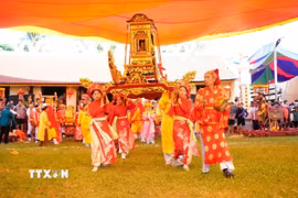 Lễ hội Xa Mã - Rước kiệu Đình Hoàng Châu được Bộ trưởng Bộ Văn hóa, Thể thao và Du lịch đưa vào Danh mục di sản văn hóa phi vật thể quốc gia. (Ảnh TTXVN phát)