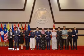 Các đại biểu tại cuộc họp Ủy ban chung ASEAN-Trung Quốc lần thứ 27. (Ảnh: TTXVN phát)