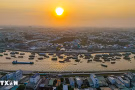 Cần Thơ đặt mục tiêu có thêm khoảng 300 doanh nghiệp thành lập mới/năm. Trong ảnh: Chợ nổi Cái Răng nằm trên sông Cần Thơ. (Ảnh: Thanh Liêm/TTXVN)