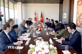 Bộ trưởng Ngoại giao Lê Hoài Trung hội đàm với Bộ trưởng Ngoại giao Canada Anita Anand. (Ảnh: TTXVN phát)
