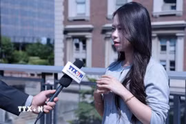 Sinh viên Bùi Hà Anh trả lời phỏng vấn TTXVN tại New York. (Ảnh: Lê Hoàng/TTXVN)