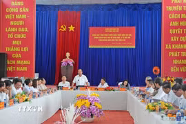Phó Chủ tịch Ủy ban Nhân dân tỉnh Cà Mau Nguyễn Minh Luân phát biểu tại buổi làm việc. (Ảnh: Huỳnh Anh/TTXVN)