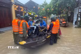 Ngập lụt nghiêm trọng tại thành phố Đà Nẵng. (Ảnh: TTXVN phát)