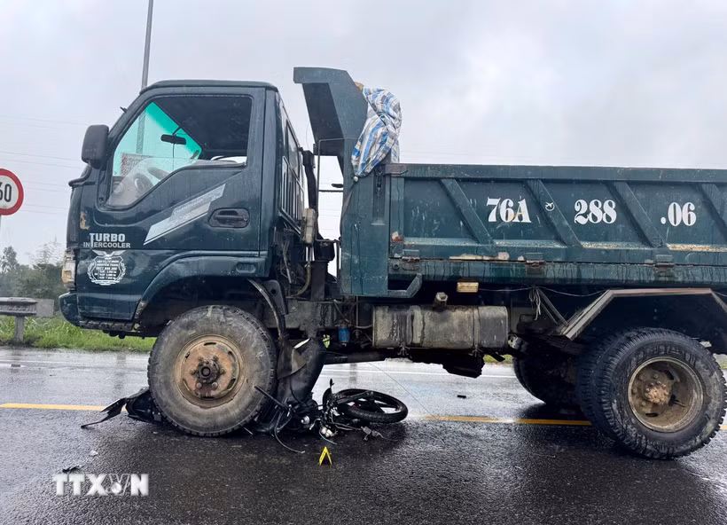 Hiện trường vụ tai nạn. (Ảnh: Lê Phước Ngọc/TTXVN)