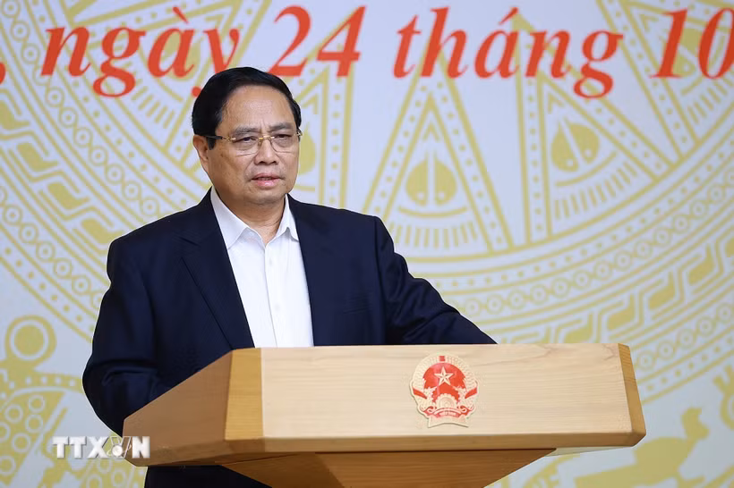 Thủ tướng Phạm Minh Chính làm việc về các giải pháp “phát triển đột phá nhà ở xã hội”. (Ảnh: Dương Giang/TTXVN)