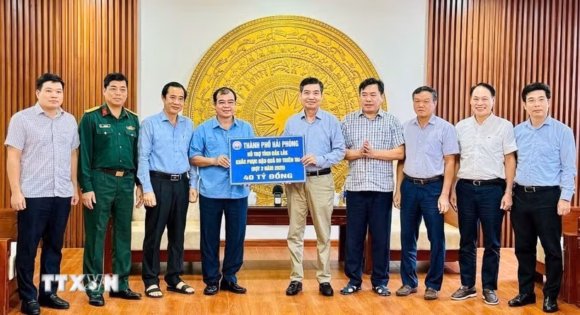 Thành phố Hải Phòng hỗ trợ tỉnh Đắk Lắk 40 tỷ đồng khắc phục hậu quả mưa lũ. (Ảnh: Nguyên Dung/TTXVN)