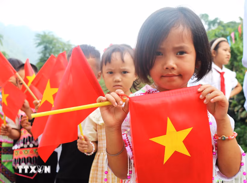 Học sinh lớp 1 dự lễ khai giảng năm học 2025-2026 tại Điểm trường Trung học cơ sở Đức Xuân (xã Hòa An, Cao Bằng). (Ảnh: Chu Hiệu/TTXVN)