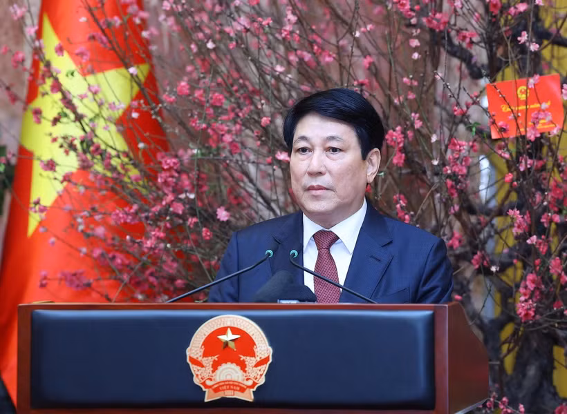 Chủ tịch nước Lương Cường chúc mừng năm mới Ất Tỵ và giao nhiệm vụ cho cán bộ, nhân viên Văn phòng Chủ tịch nước. (Ảnh: Lâm Khánh/TTXVN)
