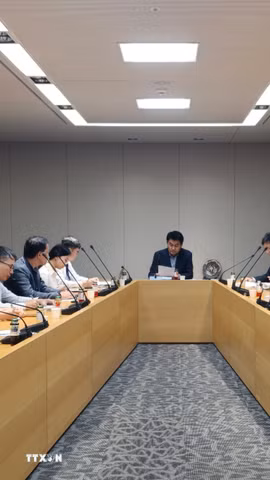 Toàn cảnh buổi làm việc giữa Đoàn đại biểu Tạp chí Cộng sản và Yonhap TV. (Ảnh: Đào Lâm/TTXVN)