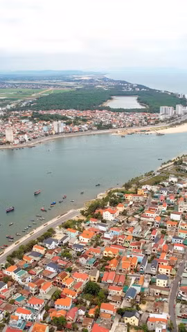 Quảng Trị ưu tiên phát triển hạ tầng ven biển Đồng Hới với tầm nhìn dài hạn, định hướng không gian đô thị mở rộng ra hướng biển. (Ảnh: Nguyên Linh/TTXVN)