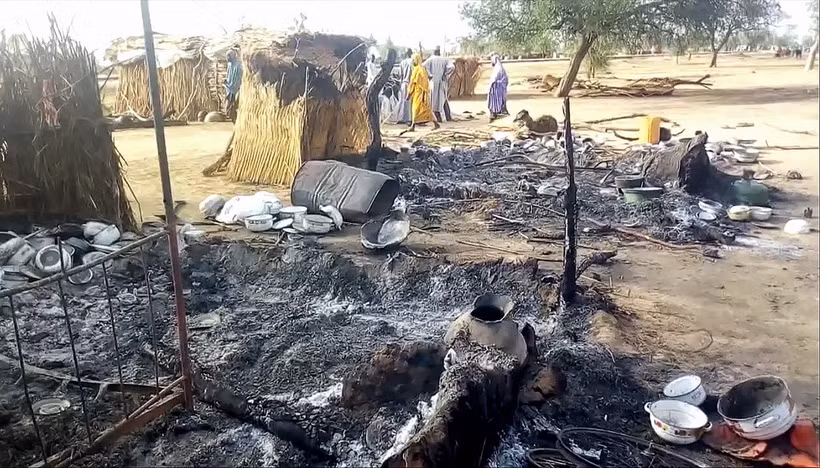 Hiện trường một vụ tấn công do Boko Haram tiến hành nhằm vào đám tang ở gần thủ phủ Maiduguri của bang Borno, Nigeria. (Ảnh: AFP/TTXVN)