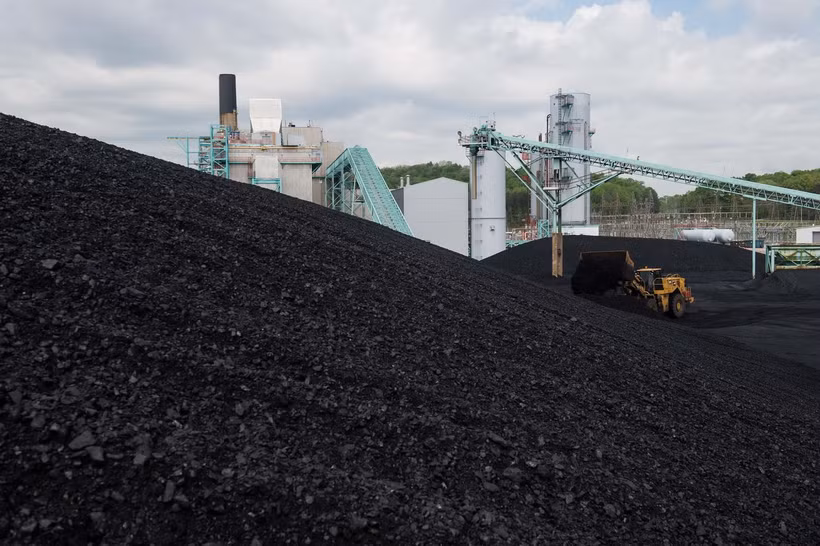 Than đá tại một nhà máy điện ở gần Somerset, bang Kentucky thuộc Mỹ. (Ảnh: AFP/TTXVN)