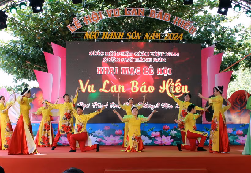 Biểu diễn nghệ thuật tại chương trình. (Ảnh: Trần Lê Lâm/TTXVN)