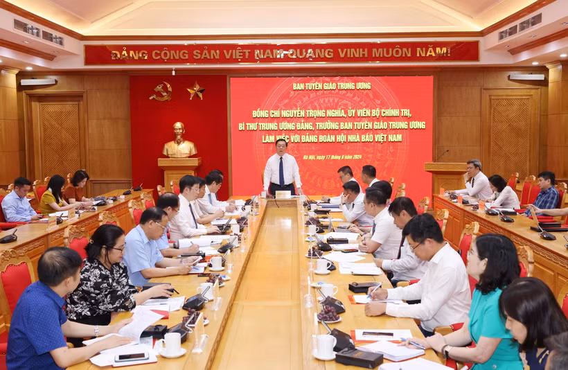Trưởng Ban Tuyên giáo Trung ương Nguyễn Trọng Nghĩa phát biểu tại buổi làm việc với Đảng đoàn Hội Nhà báo Việt Nam. (Ảnh: Phương Hoa/TTXVN)