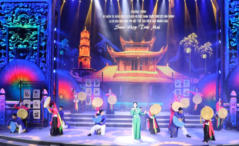 Chương trình biểu diễn Dân ca Quan họ Bắc Ninh. (Ảnh: Thái Hùng/TTXVN)