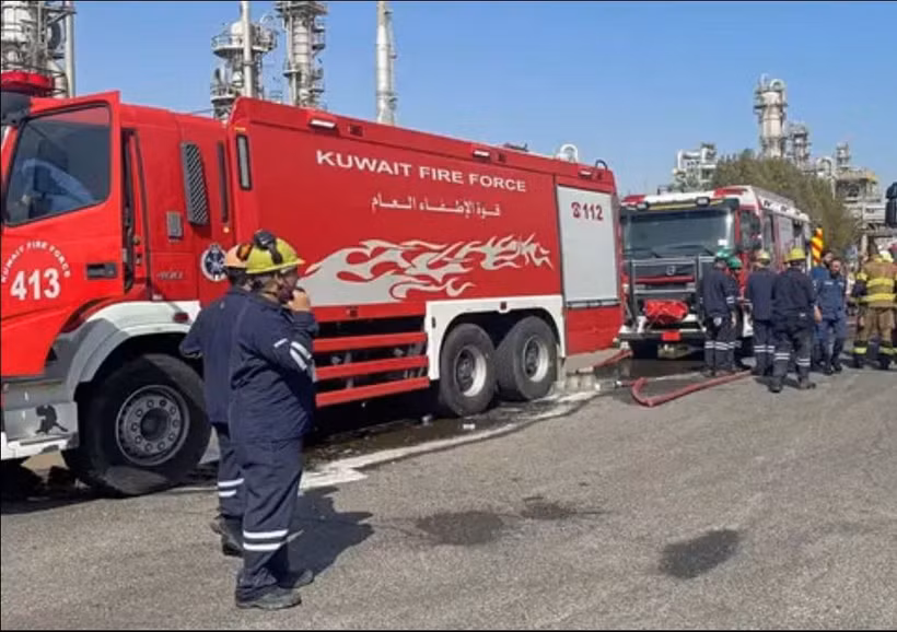 Lực lượng cứu hỏa Kuwait. (Nguồn: AFP)
