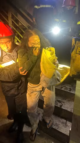 Cận cảnh cuộc giải cứu 26 người trong đám cháy khách sạn ở Tân Sơn Nhì