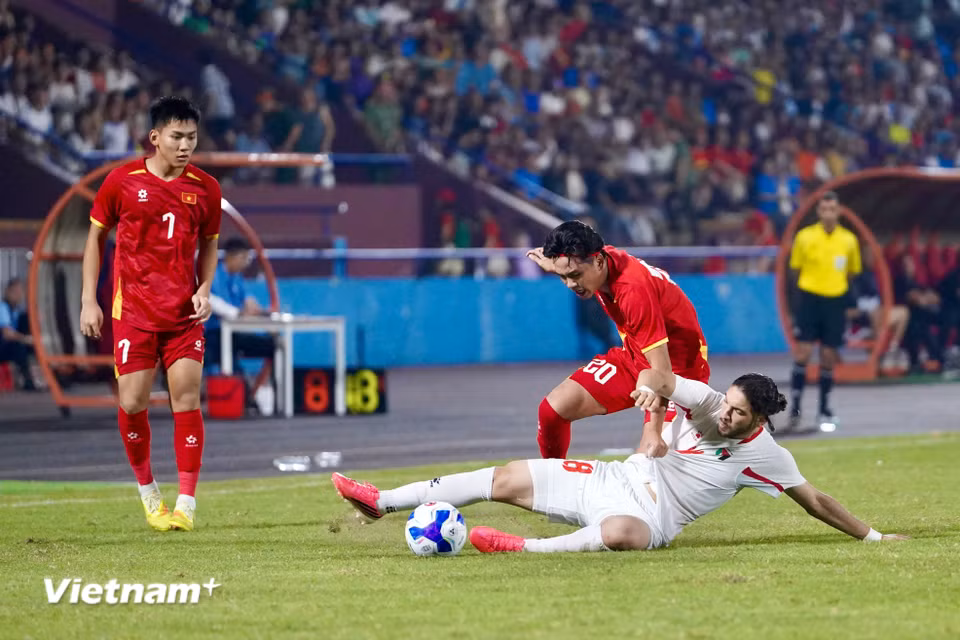 Sang hiệp hai, U20 Việt Nam đẩy cao sức ép để tìm kiếm bàn gỡ. (Ảnh: Việt Anh/Vietnam+)