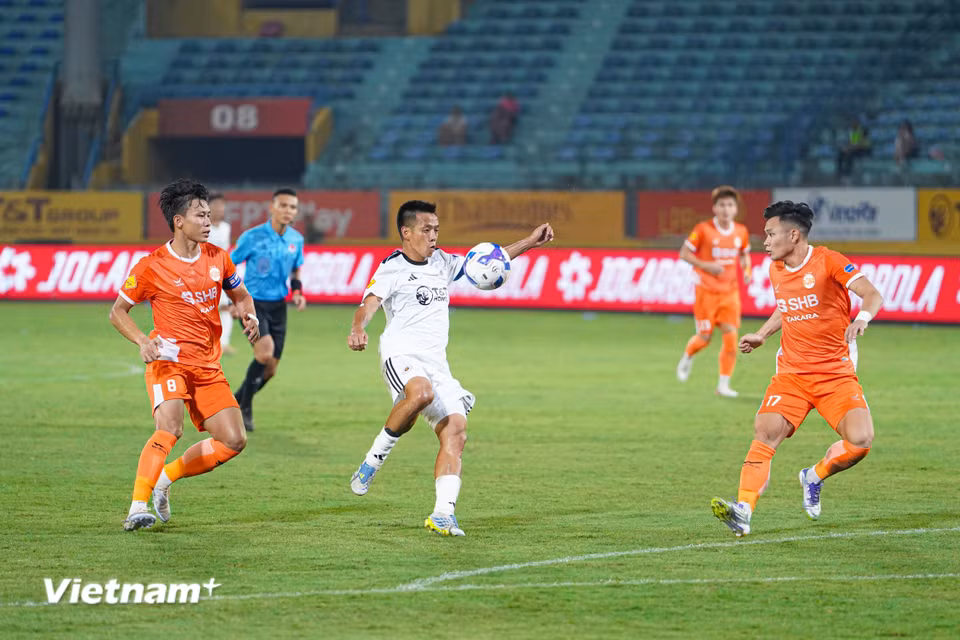 Hà Nội FC nỗ lực tấn công trong hiệp hai để 'giải quyết' trận đấu trong 90 phút thi đấu chính thức. (Ảnh: Việt Anh/Vietnam+)