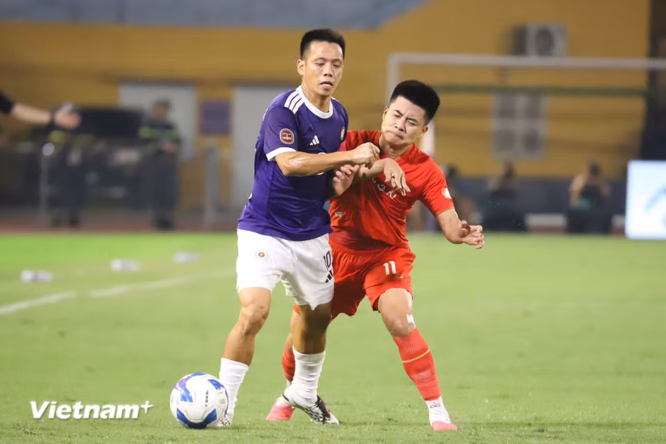 Hà Nội FC là đội tấn công hiệu quả hơn trong những phút đầu trận. (Ảnh: Việt Anh/Vietnam+)