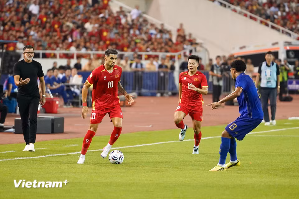 Tuyển Việt Nam nỗ lực tấn công trong những phút tiếp theo. (Ảnh: Việt Anh/Vietnam+)
