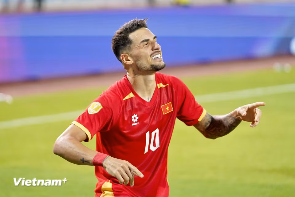 Niềm hạnh phúc của Hoàng Hên sau khi ghi bàn. (Ảnh: Việt Anh/Vietnam+)