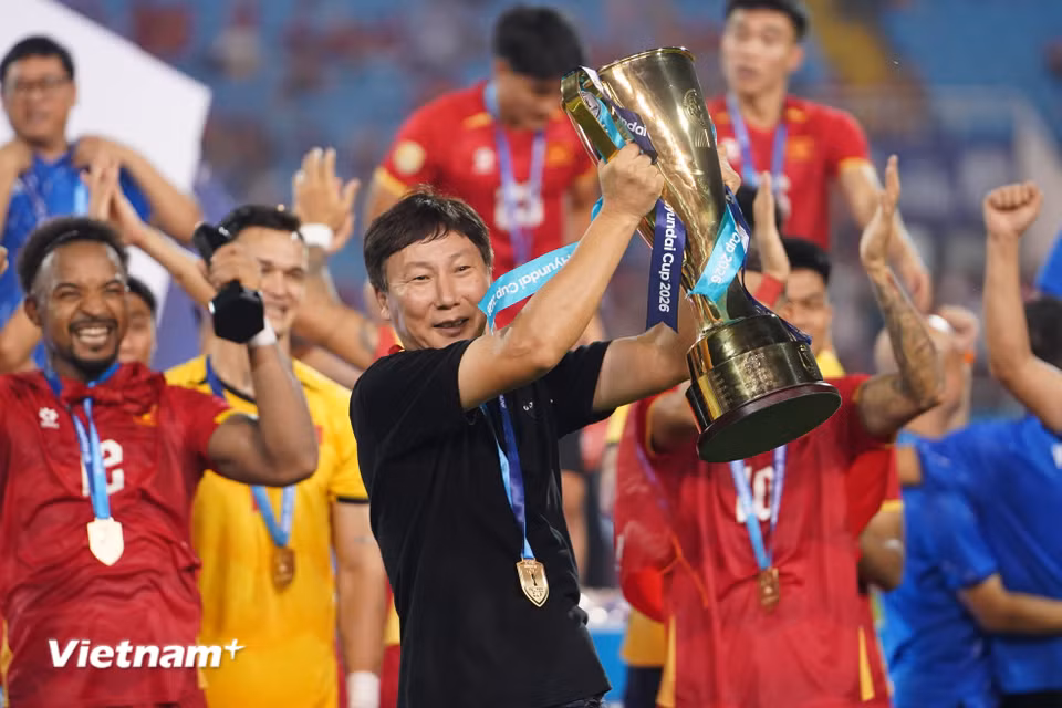 'Kiến trúc sư' cho thành công của đội tuyển Việt Nam - huấn luyện viên Kim Sang-sik. (Ảnh: Việt Anh/Vietnam+)