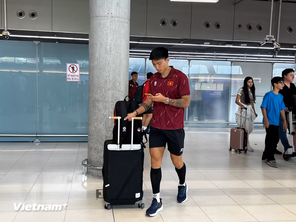 Văn Hậu là phương án dự phòng cho vị trí hậu vệ trái trong trường hợp Văn Vĩ không đạt được thể trạng tốt nhất. (Ảnh: Vietnam+)