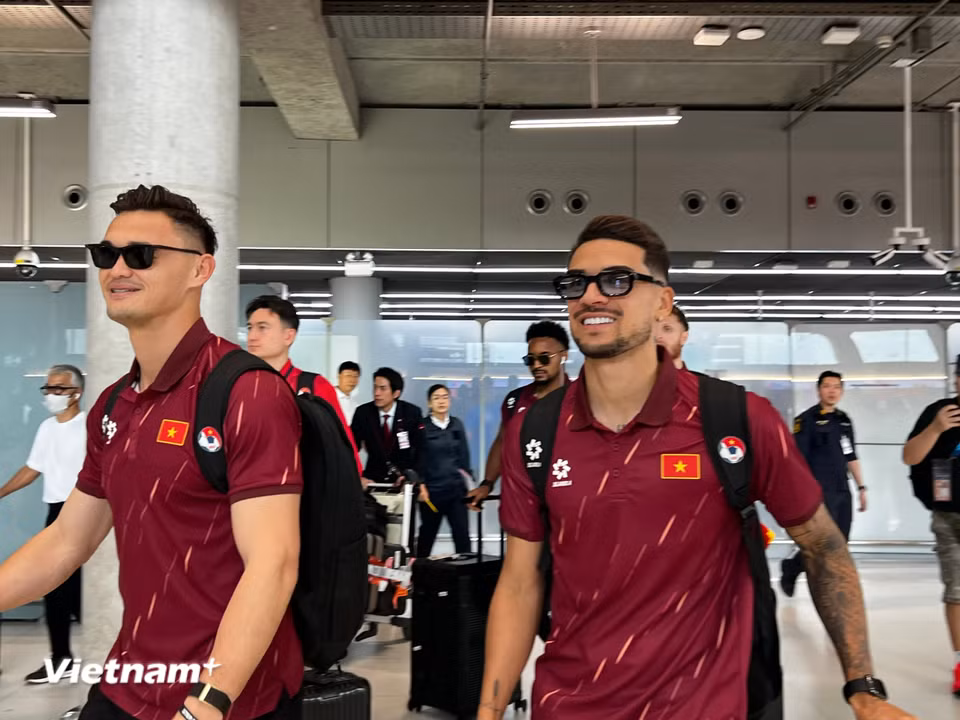 Chiều 20/8, đội tuyển Việt Nam đã đặt chân đến Thái Lan, chuẩn bị cho trận chung kết lượt đi Giải Vô địch Đông Nam Á ASEAN Cup 2026. (Ảnh: Vietnam+)