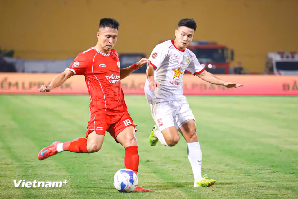 Chủ nhà Thể Công nỗ lực tấn công trong những phút tiếp theo. (Ảnh: Việt Anh/Vietnam+)