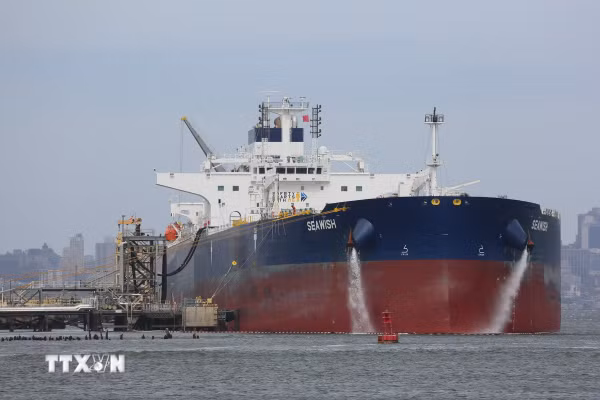 Gần 63% sản lượng dầu của Mỹ có nguy cơ bị ảnh hưởng do bão Isaias