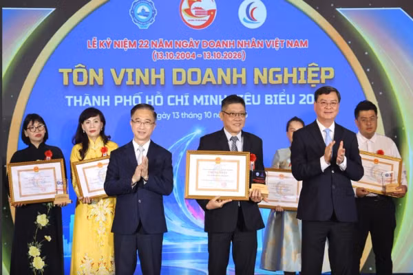 Thành phố Hồ Chí Minh tôn vinh 100 doanh nghiệp, 96 doanh nhân tiêu biểu