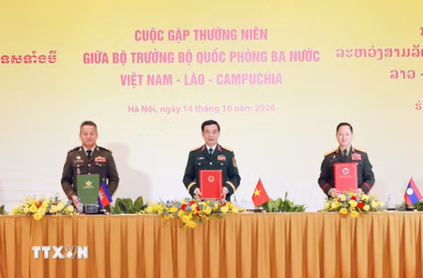 Cuộc gặp giữa Bộ trưởng Bộ Quốc phòng ba nước Việt Nam-Lào-Campuchia