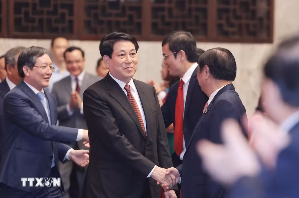 Chủ tịch nước Lương Cường đến dự Lễ tôn vinh, trao danh hiệu Nông dân Việt Nam xuất sắc và Nhà khoa học của nhà nông năm 2025. (Ảnh: Lâm Khánh/TTXVN)