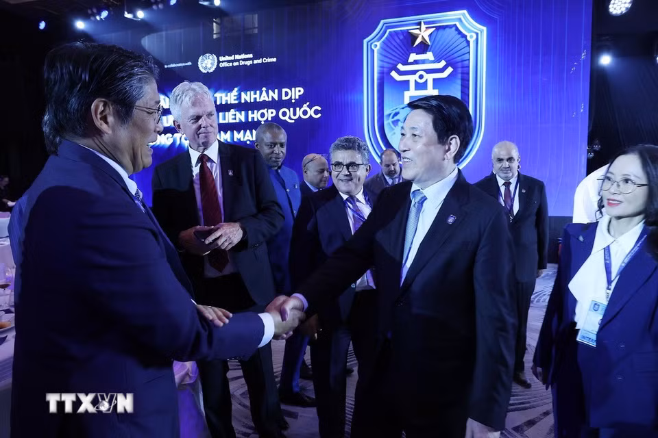 Chủ tịch nước Lương Cường với các đại biểu dự chiêu đãi. (Ảnh: Lâm Khánh/TTXVN)