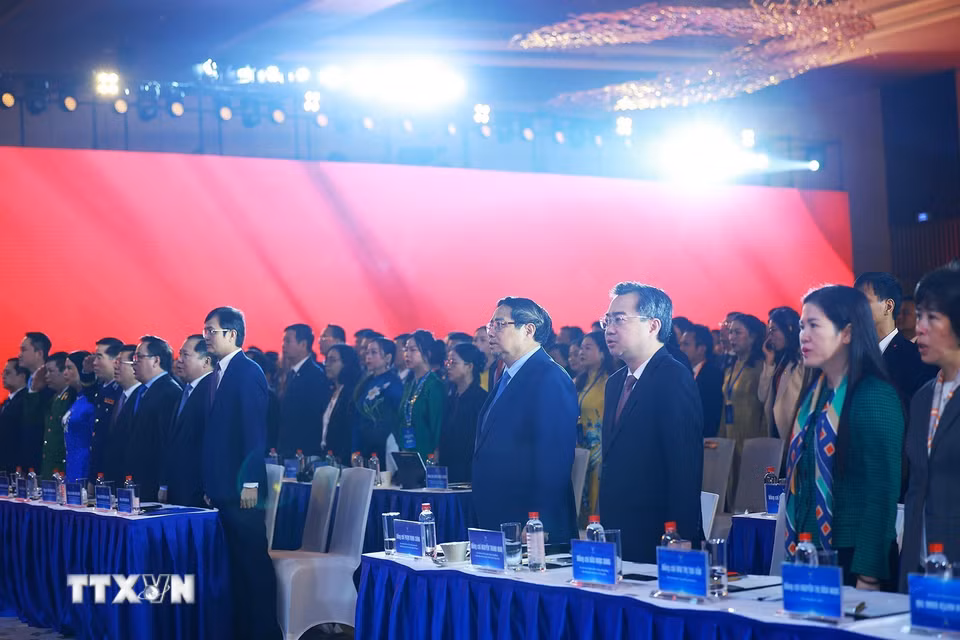 Thủ tướng Phạm Minh Chính các đại biểu tham dự Đại hội đại biểu toàn quốc Hội Doanh nhân trẻ Việt Nam lần thứ VIII. (Ảnh: Dương Giang/TTXVN)