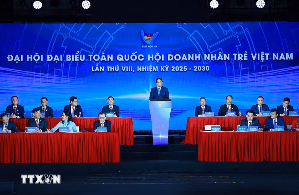 Thủ tướng Phạm Minh Chính phát biểu chỉ đạo Đại hội đại biểu toàn quốc Hội Doanh nhân trẻ Việt Nam lần thứ VIII, nhiệm kỳ 2025-2030. (Ảnh: Dương Giang/TTXVN)
