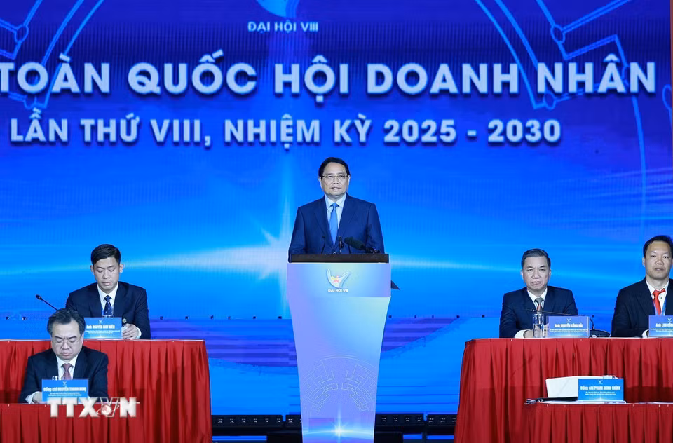 Thủ tướng Phạm Minh Chính phát biểu chỉ đạo Đại hội đại biểu toàn quốc Hội Doanh nhân trẻ Việt Nam lần thứ VIII, nhiệm kỳ 2025-2030. (Ảnh: Dương Giang/TTXVN)