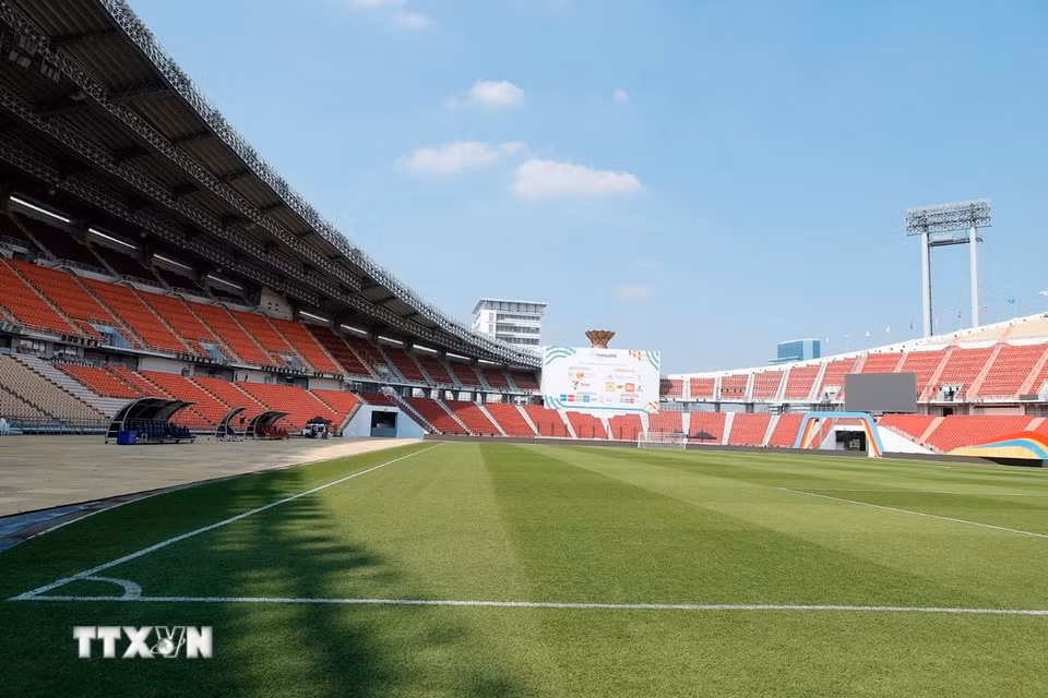 Các công đoạn đang được gấp rút hoàn thiện, chuẩn bị cho lễ khai mạc SEA Games 33. (Ảnh: Minh Quyết/TTXVN)