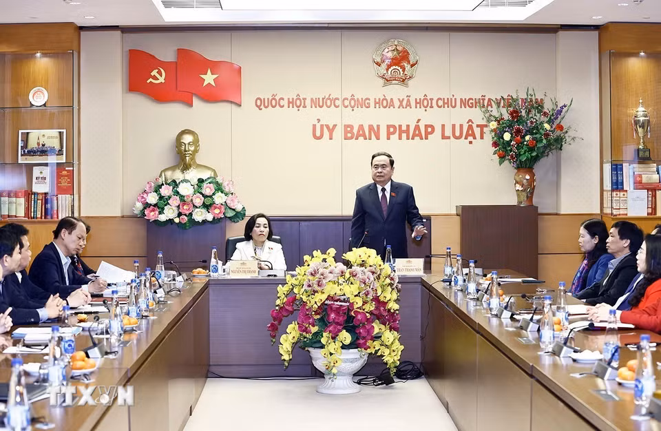 Chủ tịch Quốc hội Trần Thanh Mẫn làm việc với Ủy ban Pháp luật của Quốc hội. (Ảnh: Doãn Tấn/TTXVN)
