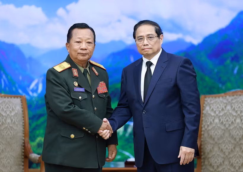 Thủ tướng Phạm Minh Chính tiếp Đại tướng Chansamone Chanyalath, Phó thủ tướng, Bộ trưởng Bộ Quốc phòng Lào sang dự Quốc tang Tổng Bí thư Nguyễn Phú Trọng. (Ảnh: Dương Giang/TTXVN)