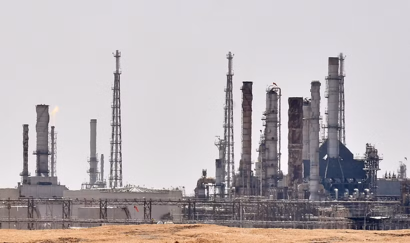 Một sơ sở lọc dầu tại al-Khurj, Saudi Arabia. (Ảnh: AFP/TTXVN)